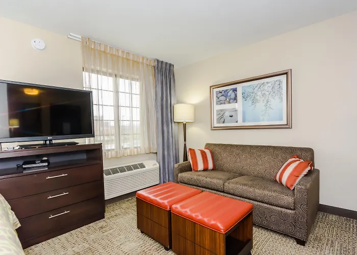 Spa Hotel: Staybridge Suites Grand Forks By Ihg